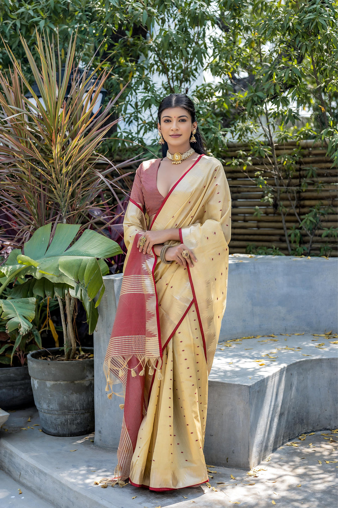 Surkhroo | Royal Ecru Tussar Silk Weaved Saree | Banarasii